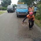 Tim URC Dinas PUPR Perbaiki Jalan Rusak.