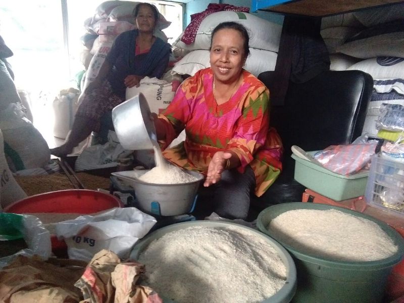 Pedagang Beras Di Pasar Sayur Magetan.