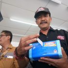 Dewan Tunjukan Produk Indomaret  ditutup kertas.