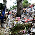Gunung Sampah di TPS Sarangan. ( Magetan Today)
