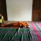Jenasah Sumini Dibaringkan Dirumah Duka. ( Norik/Magetan Today)