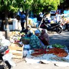 Pedagang Diluar Pasar Sayur Magetan. (Norik/Magetan Today)