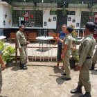 Satpol PP Kabupaten Magetan Datangi Warung Yang Menempati Bangunan Tiket Stadion Yosonegoro. ( Norik/ Magetan Today).