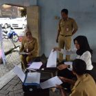 Kepala DPM-PTSP Memantau Pelaksanan Pemberian IUM Ke Pelaku Usaha Mikro. ( Norik/Magetan Today)