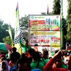 Dirut Ekadharma, Sujatno, Melepas Ribuan Peserta Jalan Sehat. (Norik/Magetan Today)