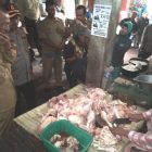 Bupati Magetan,Suprawoto dan Kapolres Magetan,AKBP Muhammad Riffai, Memantau Harga Daging Dipasar Maospati. ( Norik/Magetan Today)