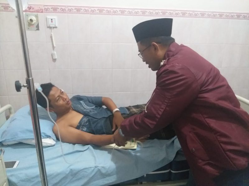 Korban Penembakan, Kopda Harminto, Dibesuk Kapolres Magetan, AKBP Muhammad Riffai, Di RSU Lanud Iswahjudi Maospati. (Ist For Magetan Today).