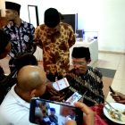 Bupati Magetan, Suprawoto, Memberikan Keterangan Kepada Awak Media. ( Norik/Magetan Today)
