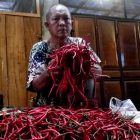 Pedagang Cabe Dipasar Sayur Magetan.
