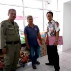 Petugas DPM PTSP dan Satpol PP Magetan Datangi Minimarket Mirip Indomaret. (Norik/ Magetan Today)