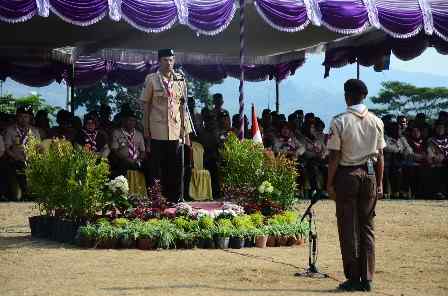 Upacara HUT ke 58 Pramuka Di Lapangan Alas Tuwo Kecamatan Poncol, Dipimpin Ketua Majelis Pembimbing Kwartir cabang (Kwarcab) gerakan Pramuka Magetan, Suprawoto.  ( Ist Humro For Magetan Today)