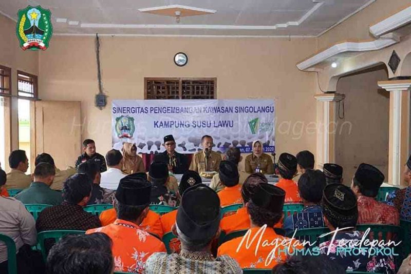 Dialog Bupati Suprawoto Bersama Peternak Sapi Dilinggkungan Singolangu, Kelurahan Sarangan, Kecamatan Plaosan. (Humas Magetan). 