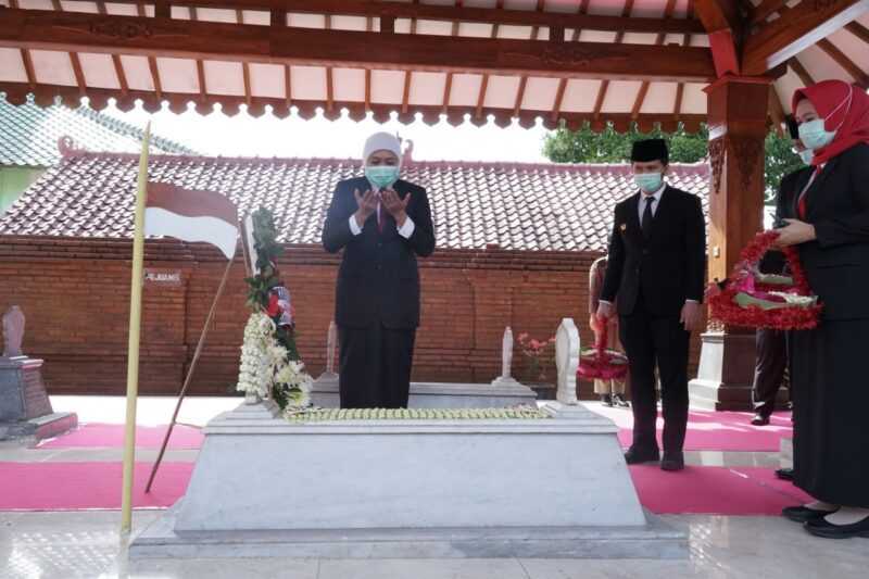 Gubernur Jawa Timur Khofifah Indar Parawansa Mengirim Doa Untuk Raden Mas Tumenggung (RMT) Ario Soerjo. ( Istimewa Humpro Magetan).