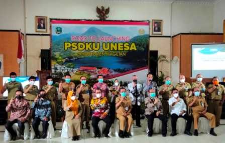 Bupati Magetan, Suprawoto bersama Undangan Road To Lounching PSDKU UNESA di Magetan. (Norik/Magetantoday).