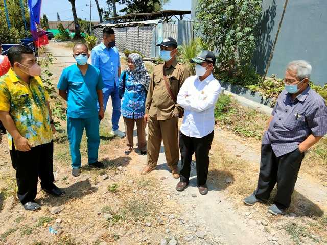 Komisi C  DPRD Magetan Ketika Melihat Lokasi Rumah Sakit Darurat di Kecamatan Lembeyan. (Norik/MagetanToday).