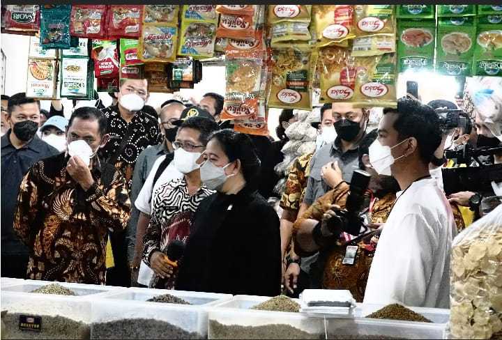 Puan Maharani bersama Wali Kota Solo Gibran Rakabuming Raka Dalam Peresemian Pasar Legi. (Ist/MagetanToday)