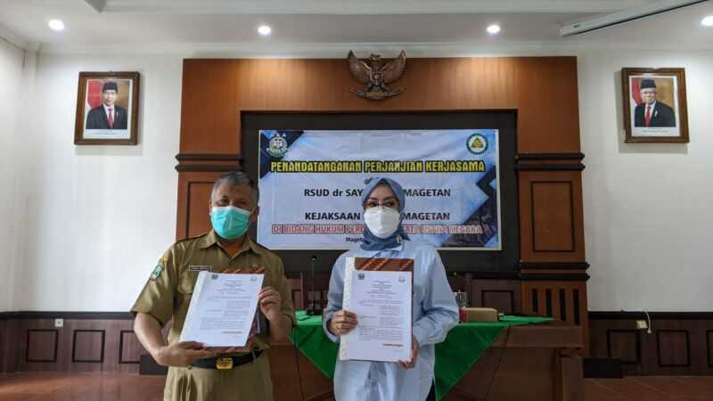 Direktur RSDS Magetan, dr. Catur Widayat dan Kajari Magetan Atik Rusmiaty Ambarsari teken MoU Pedampingan Bidang DATUN. (Tim Redaksi MagetanToday). 