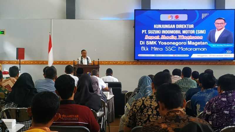 Direktur PT SIM, Shodiq Wicaksono saat melakukan kunjungan di SMK Yosonegoro Magetan. ( Septian Bayu/MagetanToday).