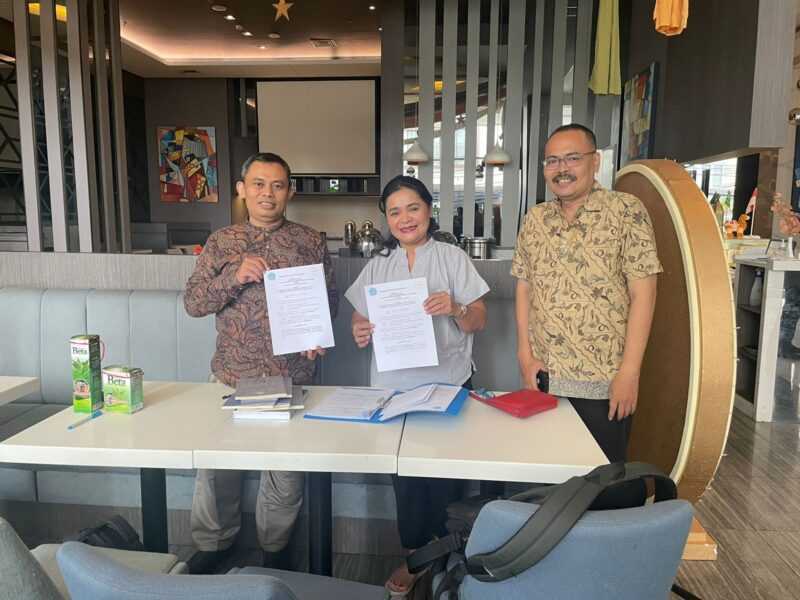 Penandatanganan Perjanjian Kerjasama dan Implementation of Arrangement antara Fakuktas Ekonomi dan Bisnis Universitas Pattimura Ambon dengan CV. ODIS. ( Ist/MagetanToday).