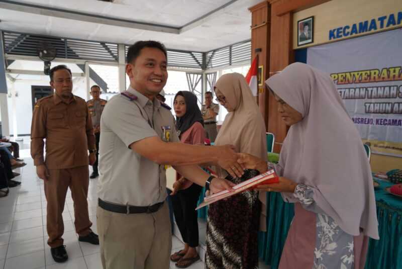 Kegiatan Penyeran Sertifikat.