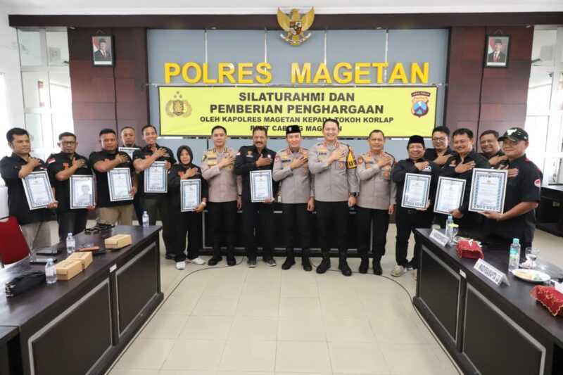 Kapolres Magetan Berikan Penghargaan Kepada Korlap PSHT.