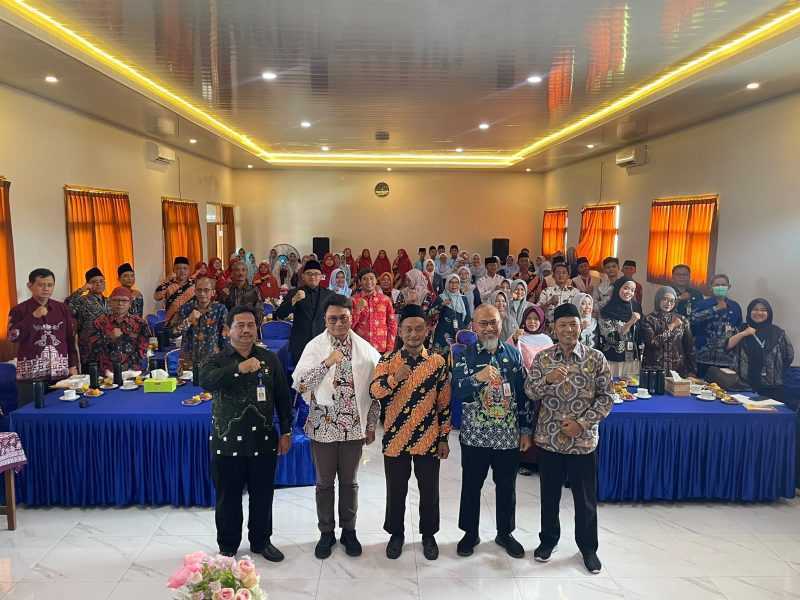 Kepala Dinkes Magetan, dr Rohmat Hidayat bersamai tim Verlap Lomba Pesantren Sehat IKI Pesat Jatim